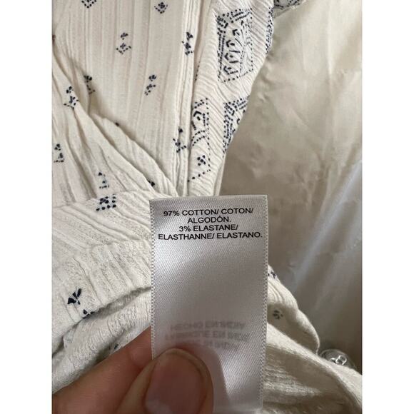 Lucky Brand V Neck White Floral Blouse Size Medium - Picture 3 of 4